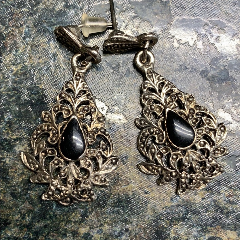 Intricate VTG Style Earrings - Picture 1 of 1
